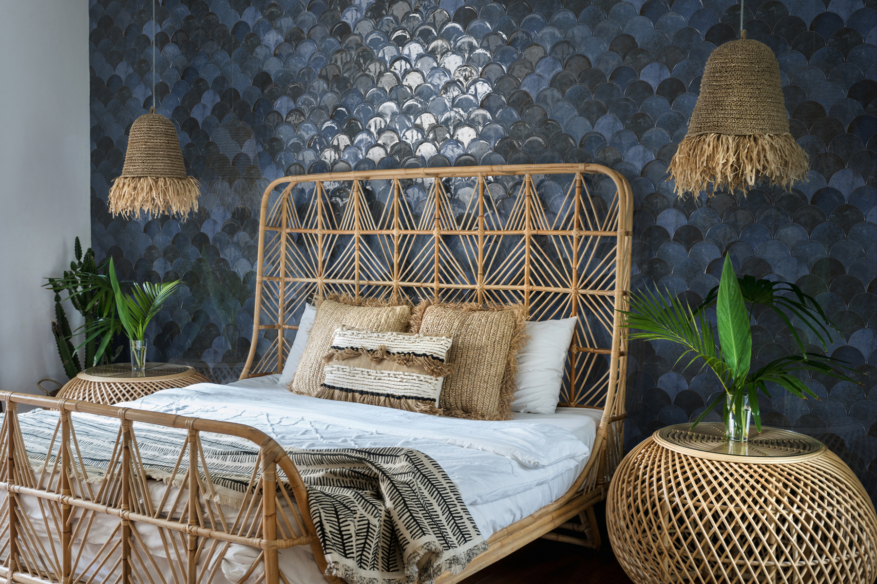 Ambiente azulejos escamas de pez azul oscuro acabado brillo