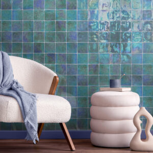 Revestimiento cerámico en formato pequeño, cuadrado, efecto iridiscente