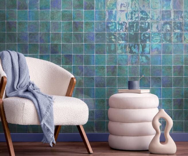 Revestimiento cerámico en formato pequeño, cuadrado, efecto iridiscente