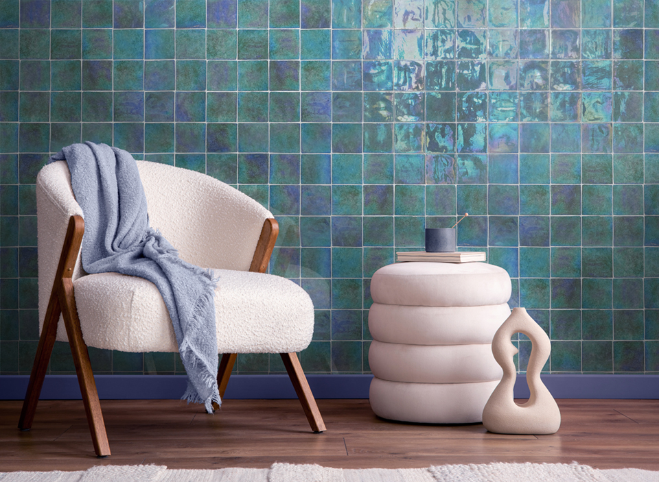 Revestimiento cerámico en formato pequeño, cuadrado, efecto iridiscente